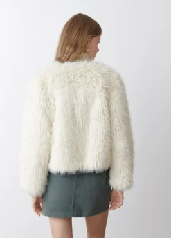 Abrigo Corto Efecto Pelo