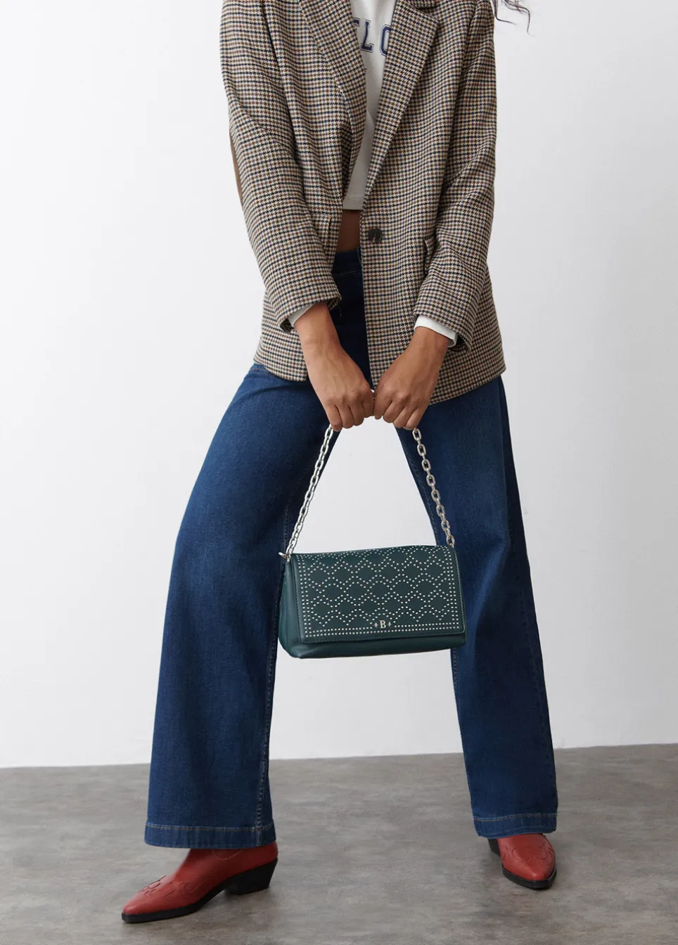 Bolso Mediano Solapa Tachas