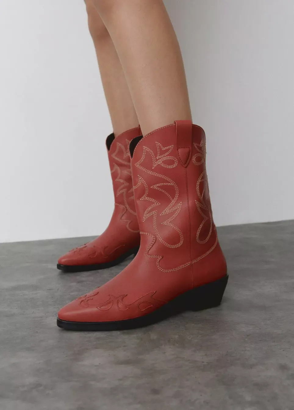 Bota Cowboy Pespuntes Contraste Piel