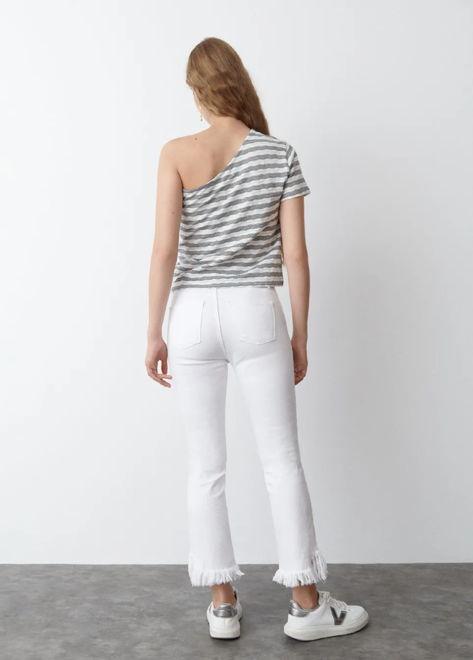 Camiseta Asimetrica Manga Volumen