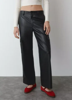 Pantalon Cargo Efecto Piel